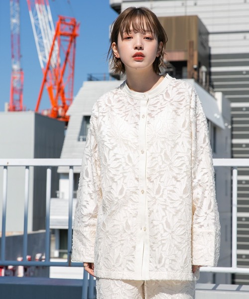 KBF(ケイビーエフ)の「シアーカットJQバンドカラーシャツ(シャツ/ブラウス・レディース・チャコールグレー/アイボリー・ONE)」の6枚目の写真