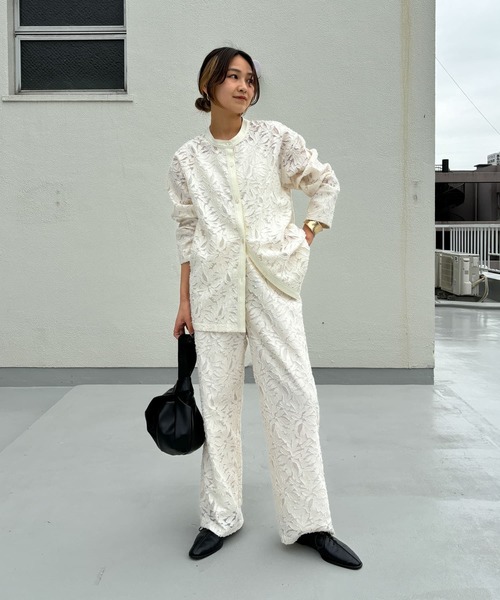 KBF(ケイビーエフ)の「シアーカットJQバンドカラーシャツ(シャツ/ブラウス・レディース・チャコールグレー/アイボリー・ONE)」の3枚目の写真