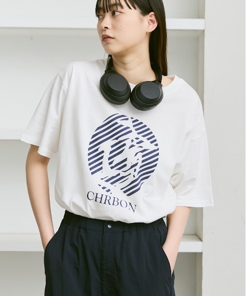 flaner（フラネ）の「Loose assort print tee / ルーズアソートプリントT（Tシャツ/カットソー・レディース・ホワイト系その他2/ホワイト系その他3/ホワイト系その他・LARGE/MEDIUM）」の2枚目の写真