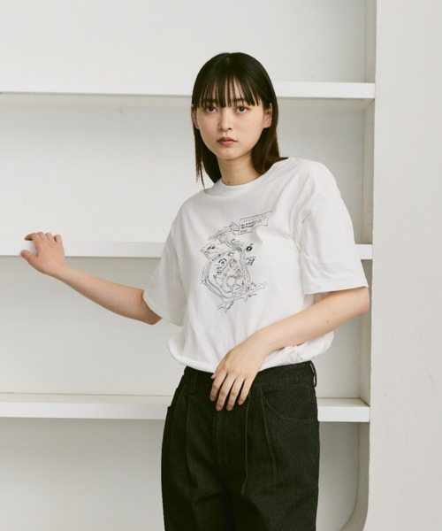 flaner（フラネ）の「Loose assort print tee / ルーズアソートプリントT（Tシャツ/カットソー・レディース・ホワイト系その他2/ホワイト系その他3/ホワイト系その他・LARGE/MEDIUM）」の5枚目の写真