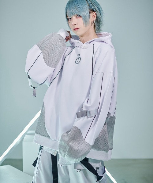 ililil（イルイルイル）の「『ililil/イルイルイル』【イルイル巨腕装備服Ver.1.0】ロゴ刺繍パイピングリフレクター切り替えジャージパーカー（パーカー・レディース・ブラック/ホワイト・FREE）」の2枚目の写真