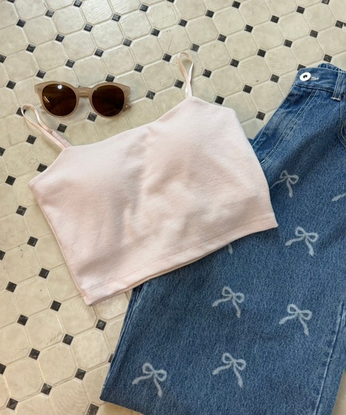 one after another NICE CLAUP（ワンアフターアナザーナイスクラップ）の「ショート丈ブラトップ【カップ付き】（キャミソール・レディース・ブラック/オフホワイト/ピンク/アイボリー・FREE）」の4枚目の写真