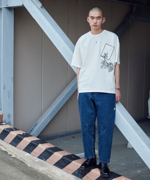 rehacer(レアセル)の「rehacer : Flower Slant Pocket CS / フラワー スラント ポケットカットソー(Tシャツ/カットソー・メンズ・ブラック/ホワイト・SMALL/MEDIUM/X-LARGE/LARGE)」の6枚目の写真