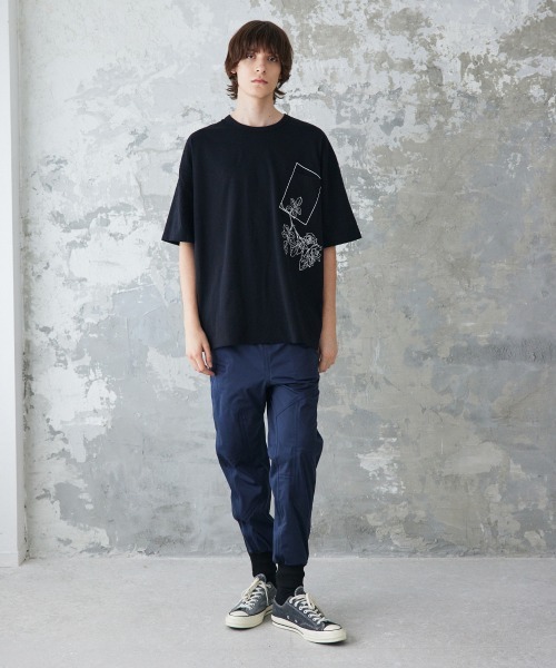 rehacer(レアセル)の「rehacer : Flower Slant Pocket CS / フラワー スラント ポケットカットソー(Tシャツ/カットソー・メンズ・ブラック/ホワイト・SMALL/MEDIUM/X-LARGE/LARGE)」の12枚目の写真