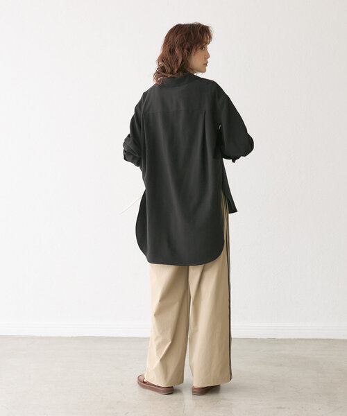 RIVE DROITE（リヴドロワ）の「【MONN.:.(モン)】スリットシャツ（シャツ/ブラウス・レディース・ブラウン/ブラック・FREE）」の6枚目の写真