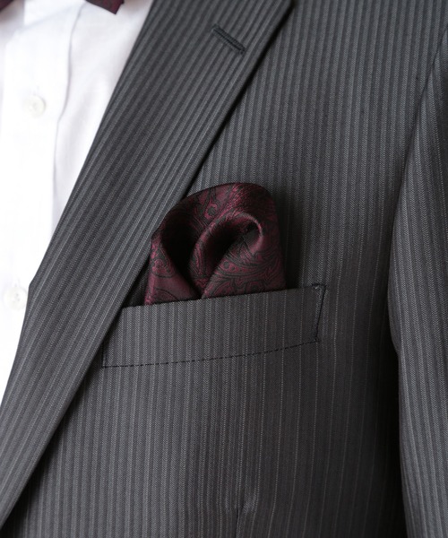 CROWDED CLOSET（クラウデッドクローゼット）の「シャドーペイズリー柄チーフ（同素材ネクタイ・ボウタイあり）（ポケットチーフ・メンズ・シルバー/ボルドー/オレンジ/ブルー・FREE）」の16枚目の写真