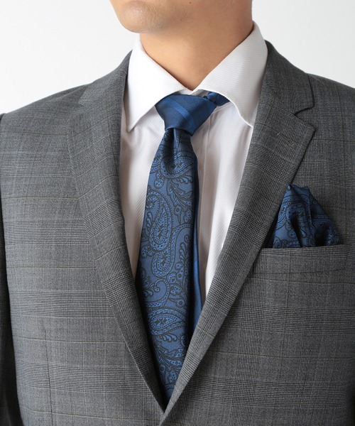 CROWDED CLOSET（クラウデッドクローゼット）の「シャドーペイズリー柄チーフ（同素材ネクタイ・ボウタイあり）（ポケットチーフ・メンズ・シルバー/ボルドー/オレンジ/ブルー・FREE）」の8枚目の写真