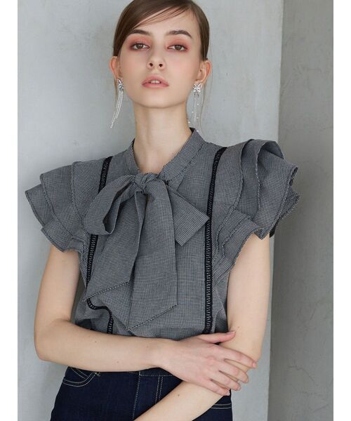 MERCURYDUO（マーキュリーデュオ）の「2WAYオープンショルダーラッフルブラウス（シャツ/ブラウス・レディース・オフホワイト/その他1/ブルー・FREE）」の3枚目の写真