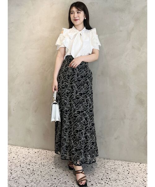 MERCURYDUO（マーキュリーデュオ）の「2WAYオープンショルダーラッフルブラウス（シャツ/ブラウス・レディース・オフホワイト/その他1/ブルー・FREE）」の8枚目の写真