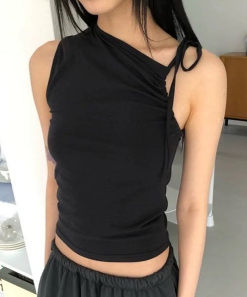 LYEON(リヨン)の「アシメリボンショルダーノースリトップス/デザインキャミソール(キャミソール・レディース・ブラック/オフホワイト・FREE)」の11枚目の写真