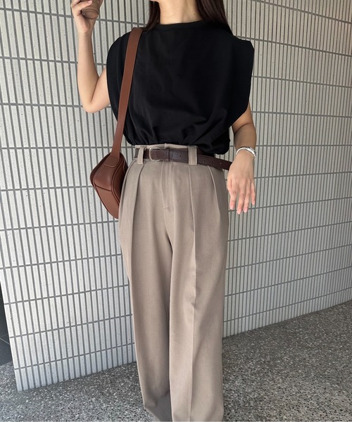 I_am（アイアム）の「shoulder tuck design tops / ショルダータックデザイントップス（Tシャツ/カットソー・レディース・ホワイト/ブラック・FREE）」の5枚目の写真