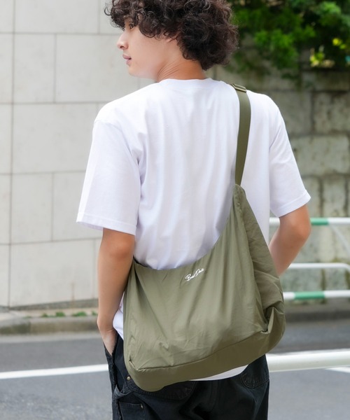 BEN DAVIS(ベンデイビス)の「【BEN DAVIS/ベンデイビス】ナイロンショルダーバッグ BDW-8365(バックパック/リュック・メンズ・ベージュ/オフホワイト/ブラック/カーキ・FREE)」の4枚目の写真