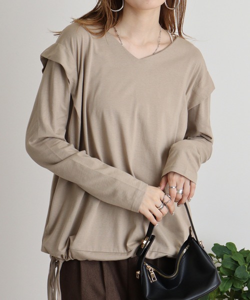 atONE(アットワン)の「atONE タックディテールリボンVネックカットソー(Tシャツ/カットソー・レディース・オフホワイト/ブラック/グレイッシュベージュ/カーキ/チャコールグレー・M-L/4L~5L/LL~3L)」の4枚目の写真