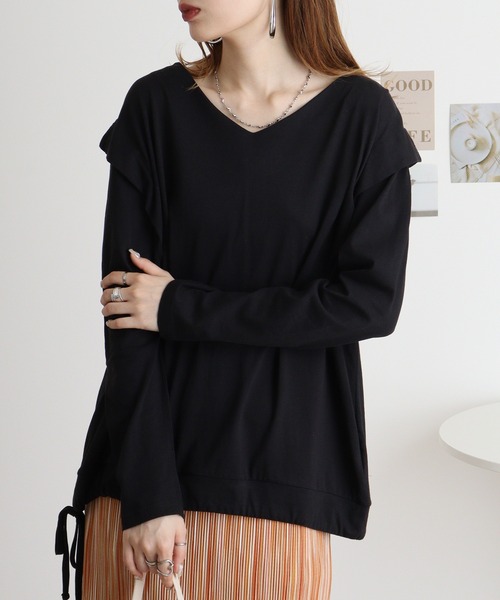 atONE(アットワン)の「atONE タックディテールリボンVネックカットソー(Tシャツ/カットソー・レディース・オフホワイト/ブラック/グレイッシュベージュ/カーキ/チャコールグレー・M-L/4L~5L/LL~3L)」の2枚目の写真