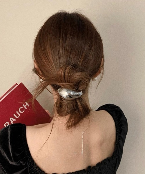 E&C closet…（イーアンドシークローゼット）の「ワイドメタルヘアゴム（ヘアゴム・レディース・シルバー/ゴールド・FREE）」の3枚目の写真