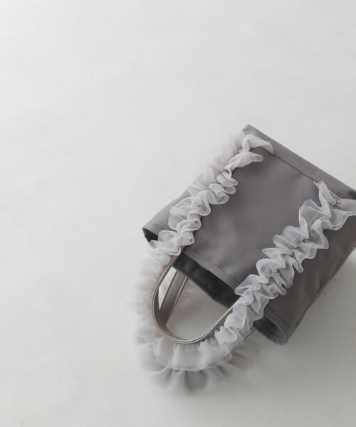 NATURAL BEAUTY BASIC（ナチュラルビューティーベーシック）の「◇フリフリハンドルトートバック（トートバッグ・レディース・グレイッシュベージュ/ブラック/チャコールグレー・ﾌﾘ-）」の5枚目の写真