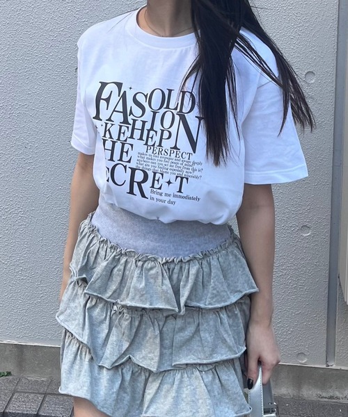 fiere(フィエール)の「英字半袖Tシャツ(Tシャツ/カットソー・レディース・ホワイト・LARGE/MEDIUM)」の1枚目の写真