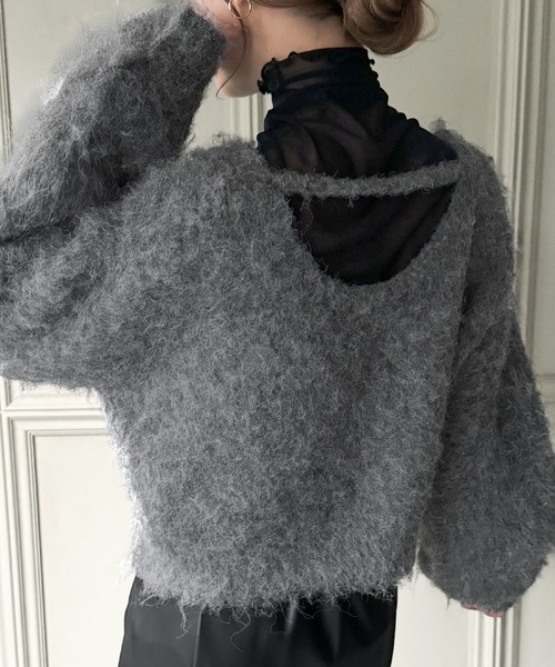 junoah(ジュノア)の「バックデザインショート丈シャギーニット(ニット/セーター・レディース・グレー/ピンク/グレイッシュベージュ・LARGE/MEDIUM)」の2枚目の写真