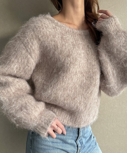 junoah(ジュノア)の「バックデザインショート丈シャギーニット(ニット/セーター・レディース・グレー/ピンク/グレイッシュベージュ・LARGE/MEDIUM)」の3枚目の写真