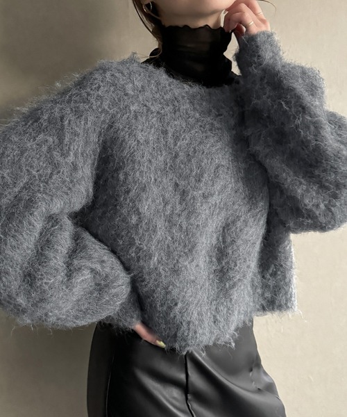 junoah(ジュノア)の「バックデザインショート丈シャギーニット(ニット/セーター・レディース・グレー/ピンク/グレイッシュベージュ・LARGE/MEDIUM)」の4枚目の写真