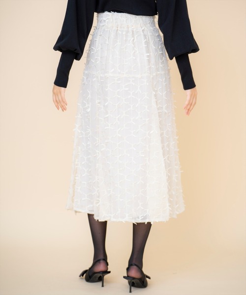 REDYAZEL(レディアゼル)の「リボンモチーフフレアスカート(スカート・レディース・ベージュ/ブラック・SMALL/MEDIUM)」の12枚目の写真