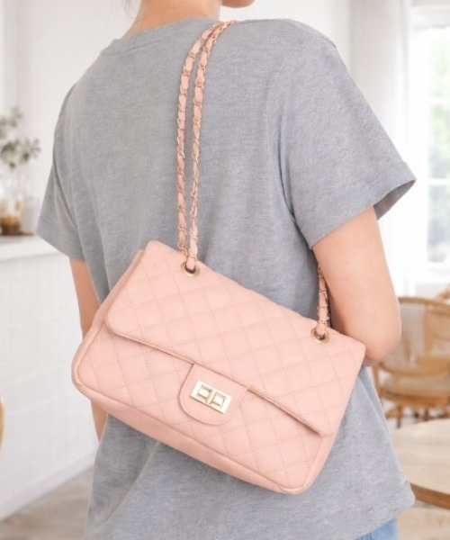 GORGE(ゴージ)の「《キルティング×チェーン》ルルナ2WAYショルダーBAG レディース 斜め掛け オールシーズン(ショルダーバッグ・レディース・ベージュ/ブラック/ライトピンク/アイボリー/ブルー・F)」の5枚目の写真