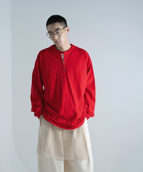 Aphlotus（アプロタス）の「ヘムラウンド ヘンリーネック LS カットソー（Tシャツ/カットソー・メンズ・スミクロ/グレイッシュベージュ/レッド・MEDIUM/SMALL/LARGE）」の14枚目の写真