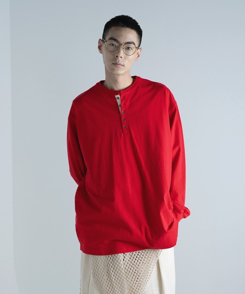 Aphlotus（アプロタス）の「ヘムラウンド ヘンリーネック LS カットソー（Tシャツ/カットソー・メンズ・スミクロ/グレイッシュベージュ/レッド・MEDIUM/SMALL/LARGE）」の15枚目の写真