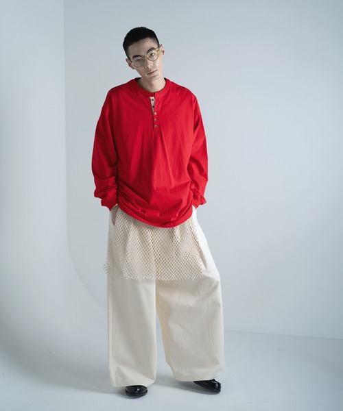 Aphlotus（アプロタス）の「ヘムラウンド ヘンリーネック LS カットソー（Tシャツ/カットソー・メンズ・スミクロ/グレイッシュベージュ/レッド・MEDIUM/SMALL/LARGE）」の17枚目の写真