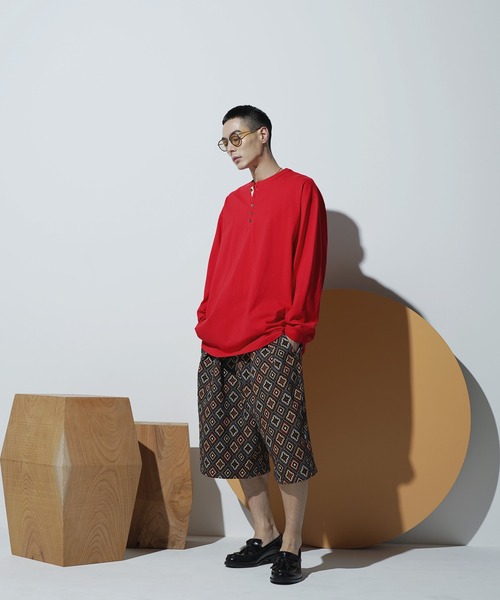 Aphlotus（アプロタス）の「ヘムラウンド ヘンリーネック LS カットソー（Tシャツ/カットソー・メンズ・スミクロ/グレイッシュベージュ/レッド・MEDIUM/SMALL/LARGE）」の19枚目の写真