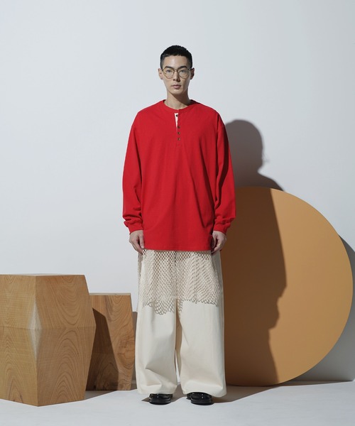 Aphlotus（アプロタス）の「ヘムラウンド ヘンリーネック LS カットソー（Tシャツ/カットソー・メンズ・スミクロ/グレイッシュベージュ/レッド・MEDIUM/SMALL/LARGE）」の20枚目の写真