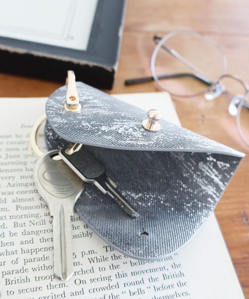 LAKOLE(ラコレ)の「コンパクトキーケース / 282445(キーケース/キーアクセサリー・レディース・ベージュ/チャコール・FREE)」の8枚目の写真