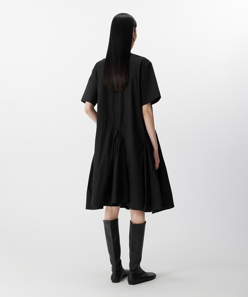 JNBY（ジェーエヌビーワイ）の「Breezy Gathered Dress / ギャザードレスワンピース（ドレス・レディース・ブラック/ベージュ・34/36/38）」の4枚目の写真