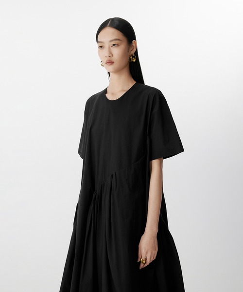 JNBY（ジェーエヌビーワイ）の「Breezy Gathered Dress / ギャザードレスワンピース（ドレス・レディース・ブラック/ベージュ・34/36/38）」の6枚目の写真