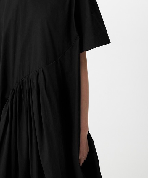 JNBY（ジェーエヌビーワイ）の「Breezy Gathered Dress / ギャザードレスワンピース（ドレス・レディース・ブラック/ベージュ・34/36/38）」の8枚目の写真