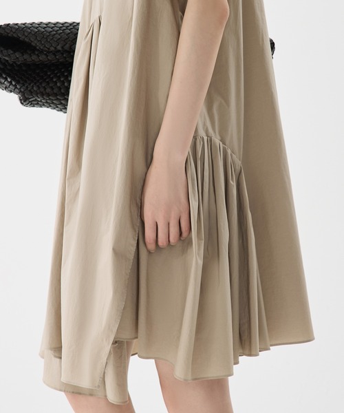 JNBY（ジェーエヌビーワイ）の「Breezy Gathered Dress / ギャザードレスワンピース（ドレス・レディース・ブラック/ベージュ・34/36/38）」の16枚目の写真