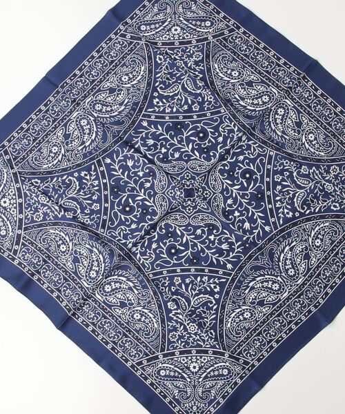 THE SHINZONE(ザ シンゾーン)の「THE SHINZONE BANDANA PRINTED SILK SCARF 25SMSIT03(バンダナ/スカーフ・レディース・バーガンディー/ネイビー・FREE)」の8枚目の写真