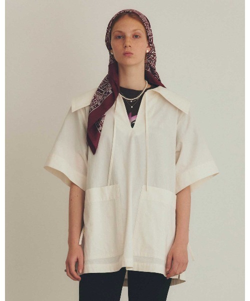 THE SHINZONE(ザ シンゾーン)の「THE SHINZONE BANDANA PRINTED SILK SCARF 25SMSIT03(バンダナ/スカーフ・レディース・バーガンディー/ネイビー・FREE)」の5枚目の写真