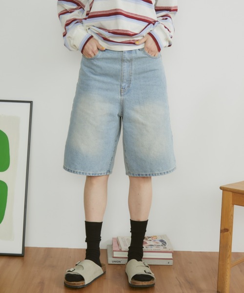 MERLOT(メルロー)の「【ウォッシュ加工】ヴィンテージライクデニムハーフパンツ(デニムパンツ・レディース・ブラック/ブルー・FREE)」の1枚目の写真