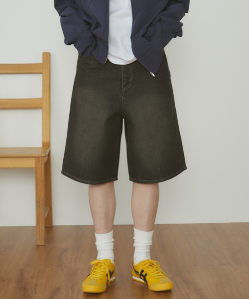 MERLOT(メルロー)の「【ウォッシュ加工】ヴィンテージライクデニムハーフパンツ(デニムパンツ・レディース・ブラック/ブルー・FREE)」の2枚目の写真