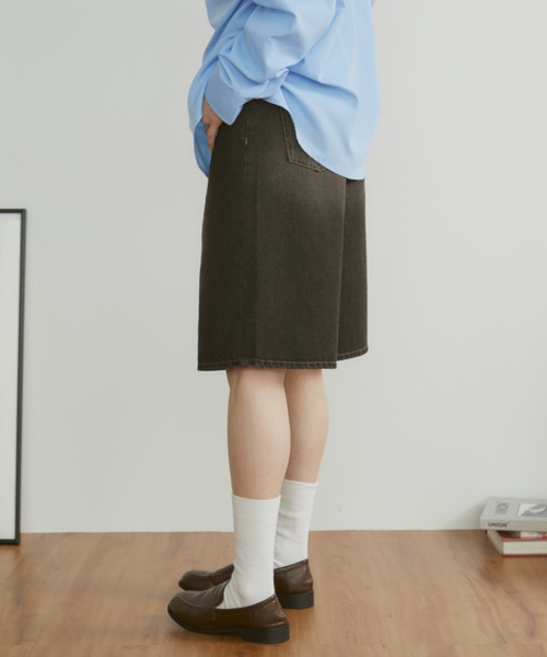 MERLOT(メルロー)の「【ウォッシュ加工】ヴィンテージライクデニムハーフパンツ(デニムパンツ・レディース・ブラック/ブルー・FREE)」の18枚目の写真