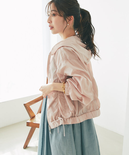 La boutique BonBon（ラブティックボンボン）の「【フェミニンカジュアル】ギャザーライトフードブルゾン（ブルゾン・レディース・ピンク/ネイビー・FREE）」の4枚目の写真