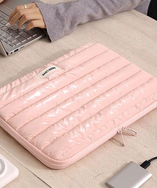 ammy.(エイミードット)の「【 ammy. / エイミードット 】 ソフトキルティング タブレットケース / PCケース 14インチ(PC・タブレットケース・レディース・パープル/ピンク/ブラック/シルバー/シルバー系・FREE)」の3枚目の写真