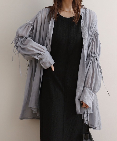 NOAHL(ノアル)の「【NOAHL】リボンギャザーチュニックブラウス(シャツ/ブラウス・レディース・ブルーグレー/ホワイト・FREE)」の2枚目の写真