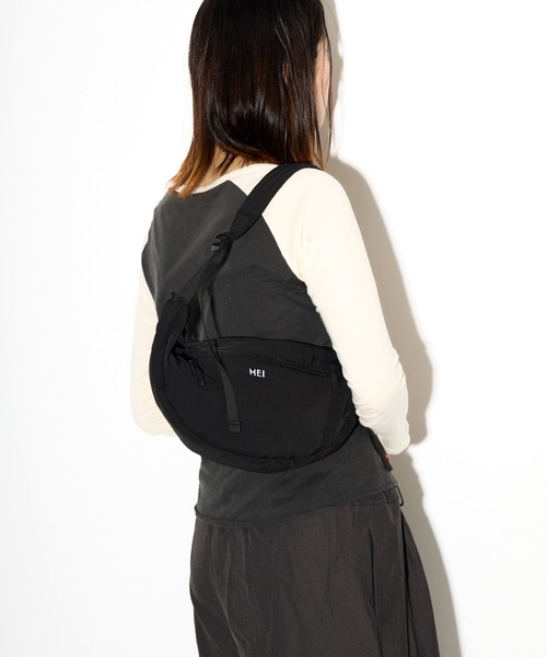 MEI(メイ)の「【MEI / メイ 】ボディバッグ ウエストポーチ ショルダー BOTTOM LINE SHOULDER(ショルダーバッグ・メンズ・ベージュ/ブラック/ライトグレー・FREE)」の1枚目の写真