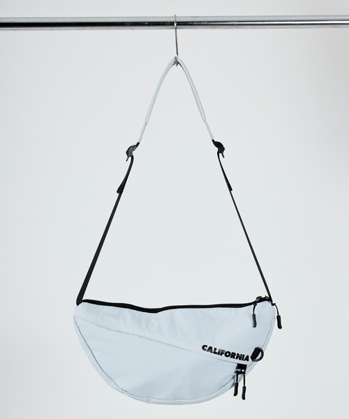 MEI(メイ)の「【MEI / メイ 】ボディバッグ ウエストポーチ ショルダー BOTTOM LINE SHOULDER(ショルダーバッグ・メンズ・ベージュ/ブラック/ライトグレー・FREE)」の5枚目の写真