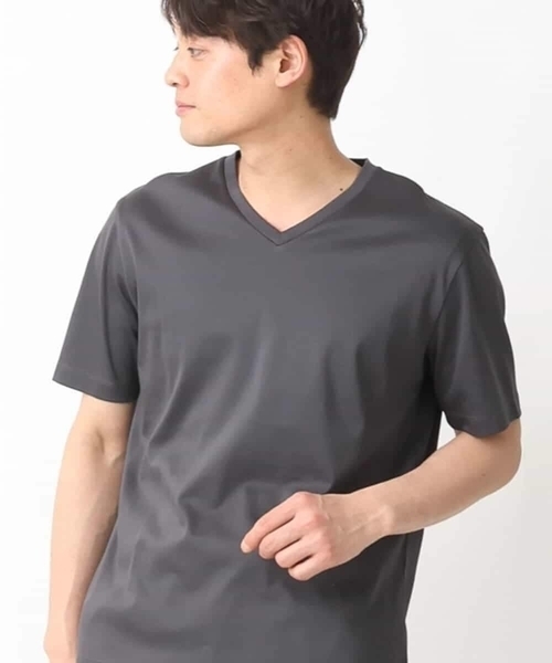 a.v.v（アーヴェヴェ）の「【接触冷感/ジャケイン】シルケットスムースＶネックＴシャツ【UVカット/綿100％】（Tシャツ/カットソー・メンズ・ライトグレー/ホワイト/チャコールグレー・50/46/48/44）」の2枚目の写真