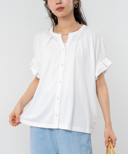 ANNA LUNA(アンナルナ)の「【ANNA LUNA】パールボタン × 袖タック が 上品映え の 旬ブラウス(シャツ/ブラウス・レディース・ブラック/オフホワイト/ブルー・MEDIUM)」の2枚目の写真