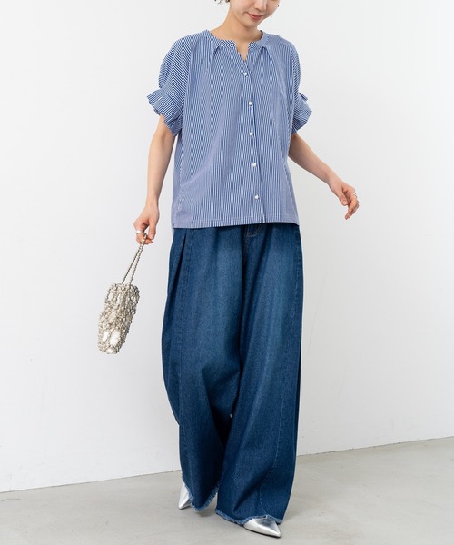 ANNA LUNA(アンナルナ)の「【ANNA LUNA】パールボタン × 袖タック が 上品映え の 旬ブラウス(シャツ/ブラウス・レディース・ブラック/オフホワイト/ブルー・MEDIUM)」の13枚目の写真