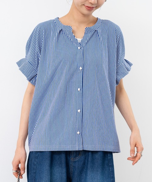 ANNA LUNA(アンナルナ)の「【ANNA LUNA】パールボタン × 袖タック が 上品映え の 旬ブラウス(シャツ/ブラウス・レディース・ブラック/オフホワイト/ブルー・MEDIUM)」の4枚目の写真